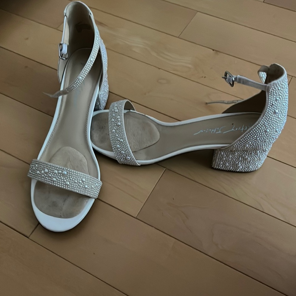 Betsy Johnson chunky heel with Pearl detail